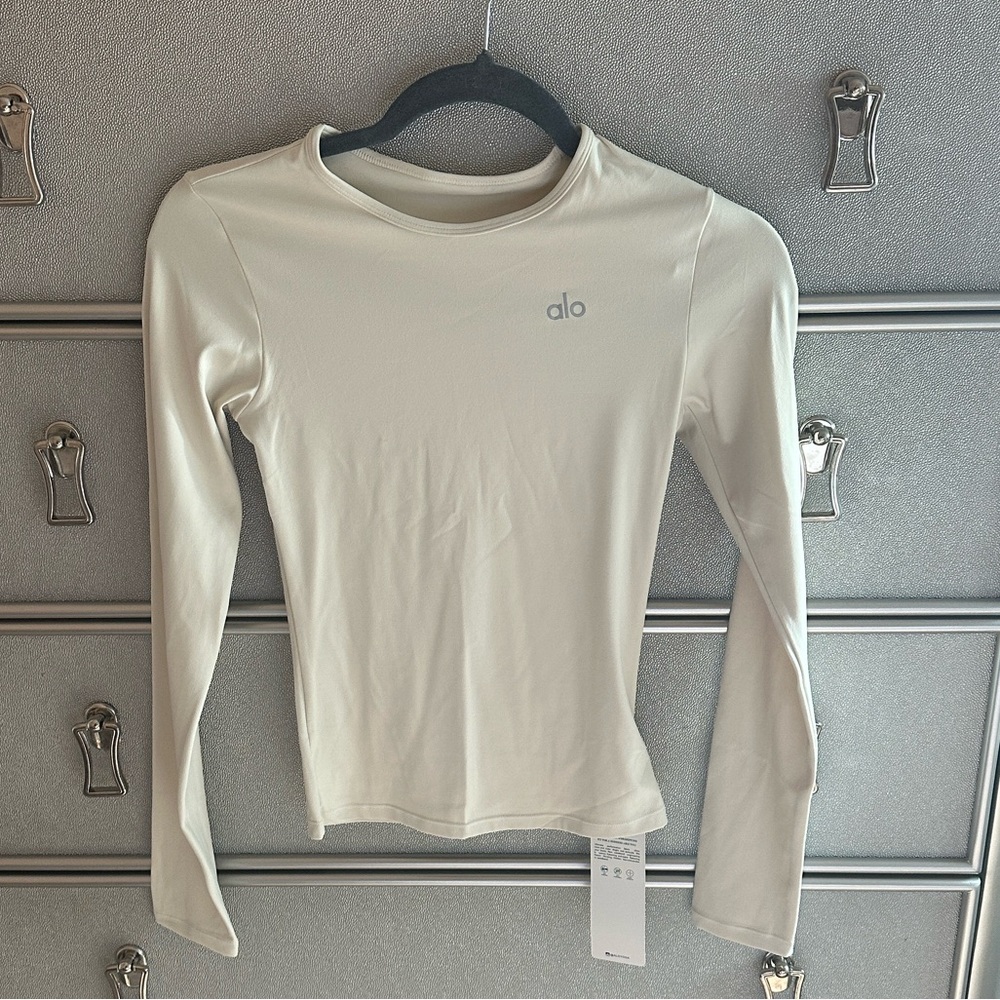 ALO ribbed long sleeve.  Bone color.  size Small.  NWT
